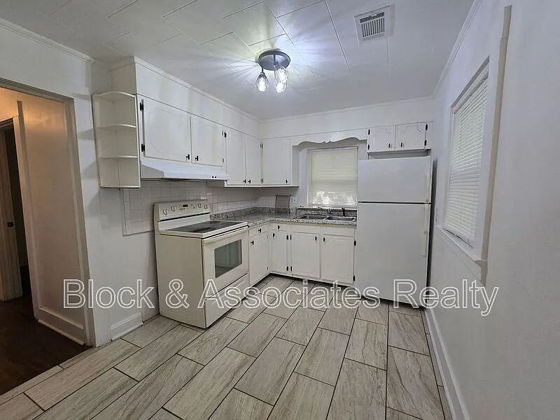 3 bed, 1.0 bath, $1,250 — Photo 3