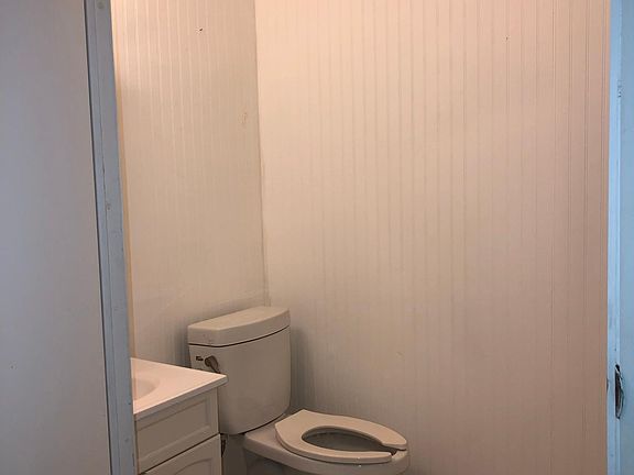 2nd image of 423 W Erie St