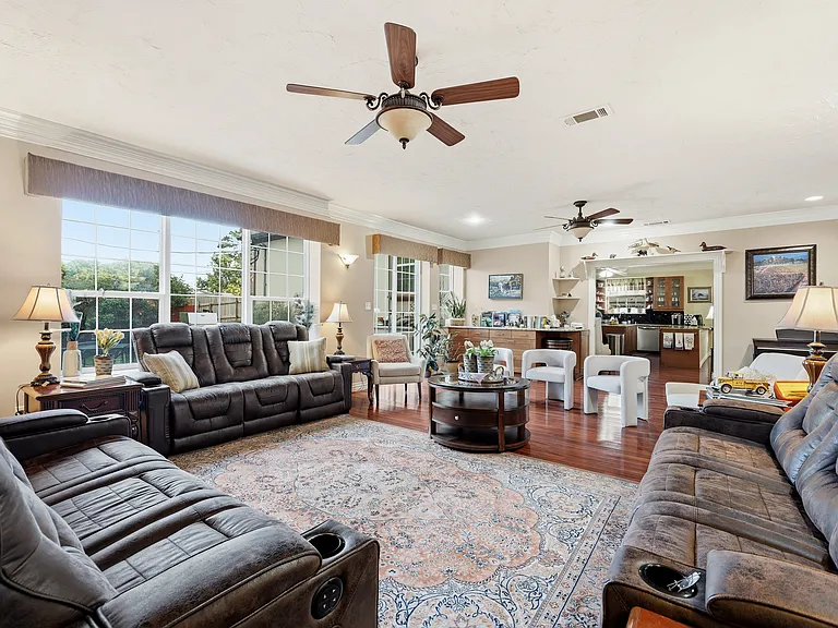 2720 Oates Dr — Photo 53