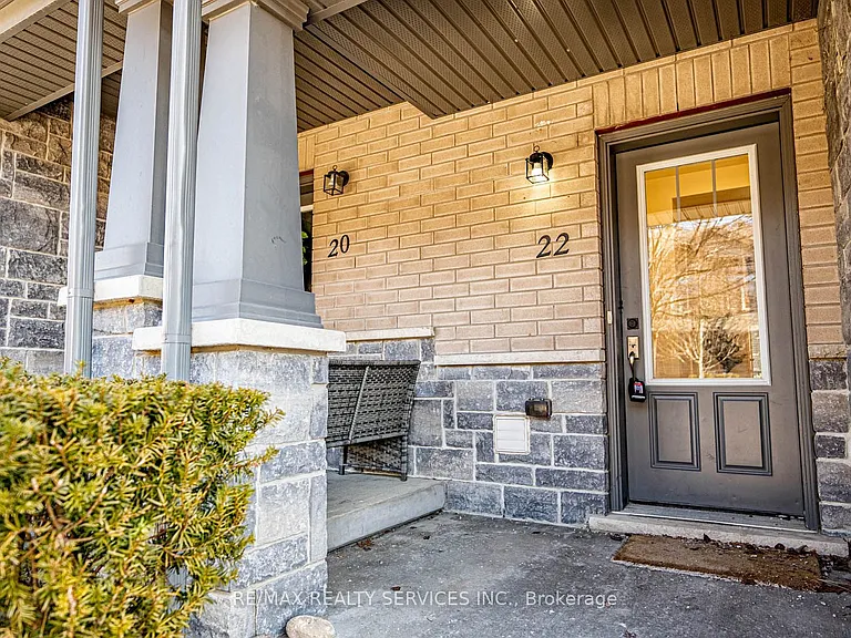 22 Arlington Cres #22 — Photo 3