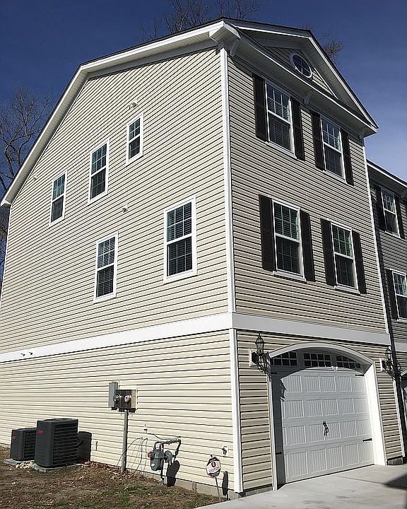 2nd image of 928 13th St