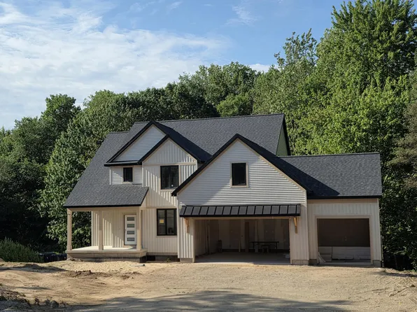 8234 Cascade Rd SE, Ada, MI 49301