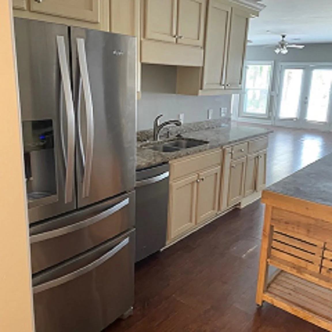 3 bed, 2.0 bath, 3000 sqft, $3,500 — Photo 4