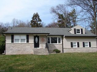 1130 Wyoming Dr, Mountainside, NJ 07092