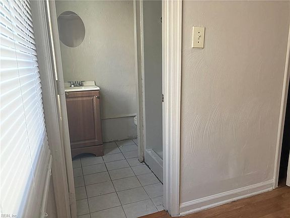 3rd image of 9609 13th Bay St
