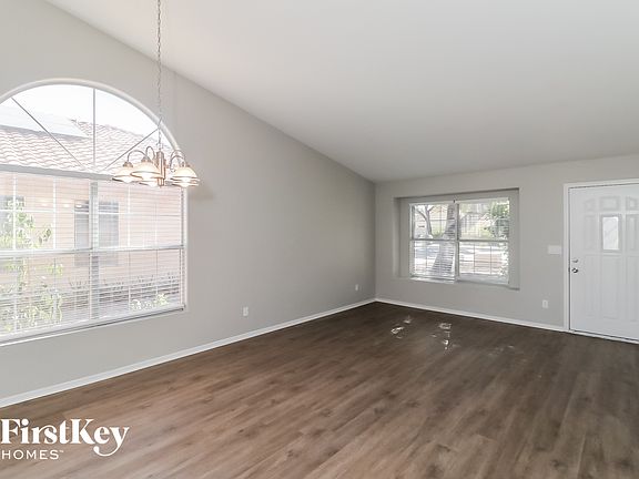 3rd image of 1214 E Grovers Ave