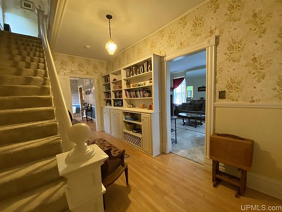 3rd image of 840 E B St