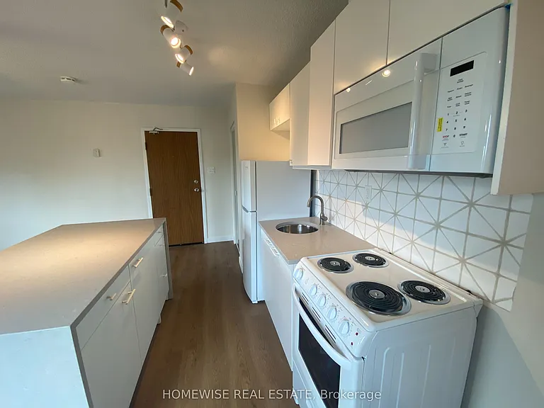 5 High Park Blvd #302 — Photo 4