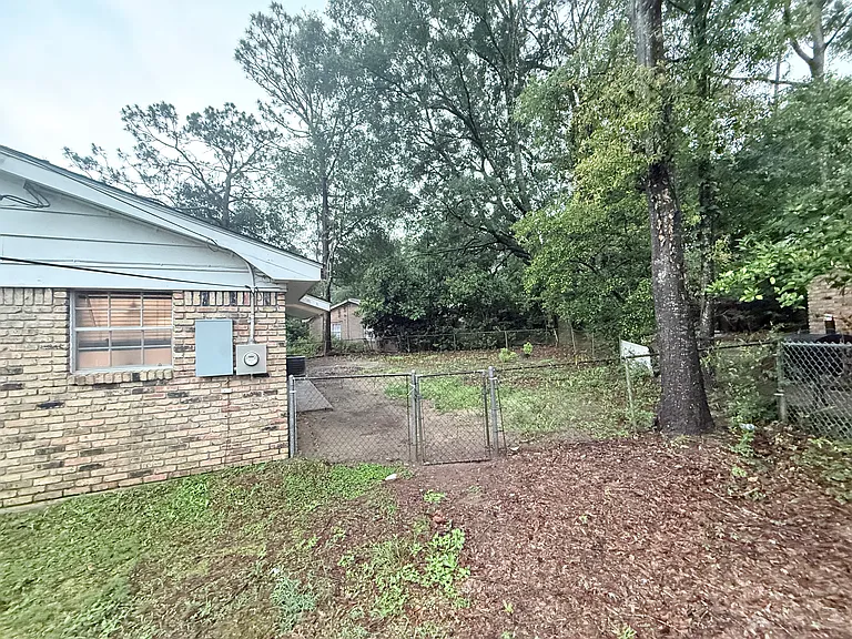 5651 William And Mary St — Photo 11