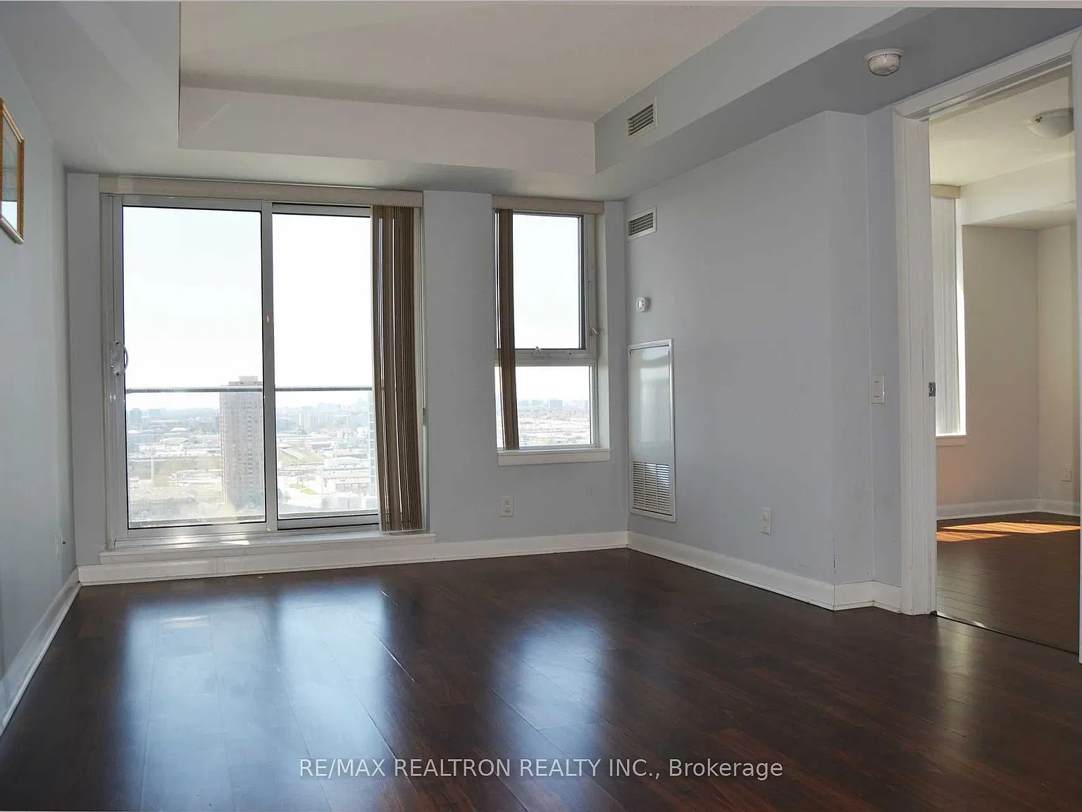 190 Borough Dr — Photo 4
