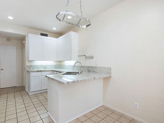 5th image of 17 Orchestra Ln