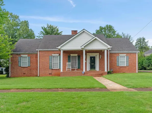 710 Cedar St, Talladega, AL 35160