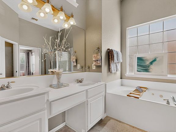 4th image of 2023 Nottingham Pl