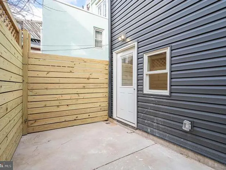 166 W Laurel St — Photo 11