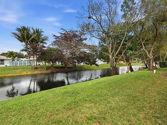 3rd image of 8615 Bridle Path Ct