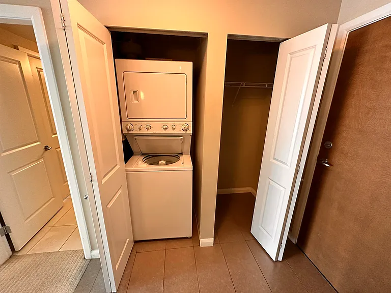 888 Carnarvon St #2307 — Photo 4