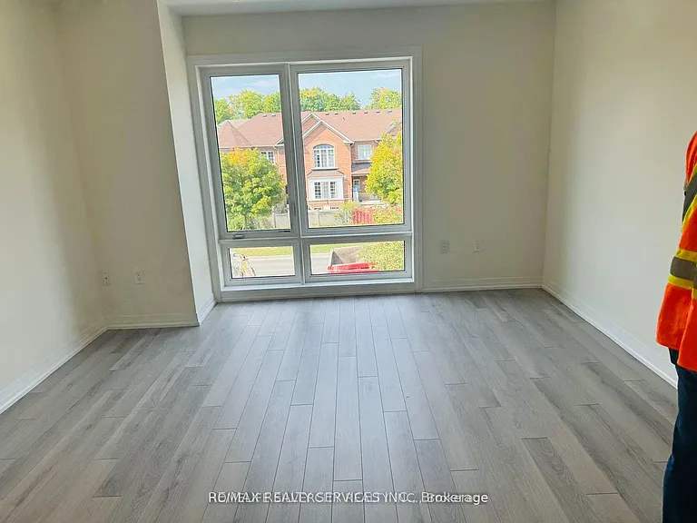 245 McLevin Ave W #7 — Photo 9