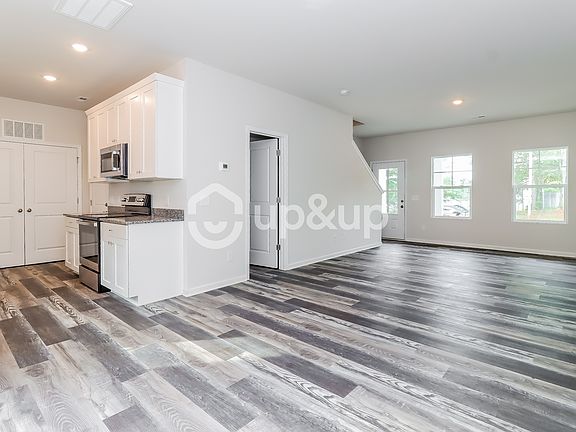 5th image of 523 Brevard St