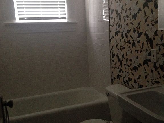 5th image of 3776 Vineville Ave