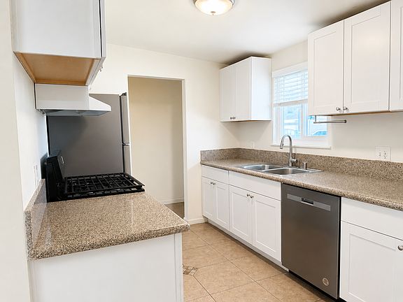 2nd image of 1201 Holly Ave