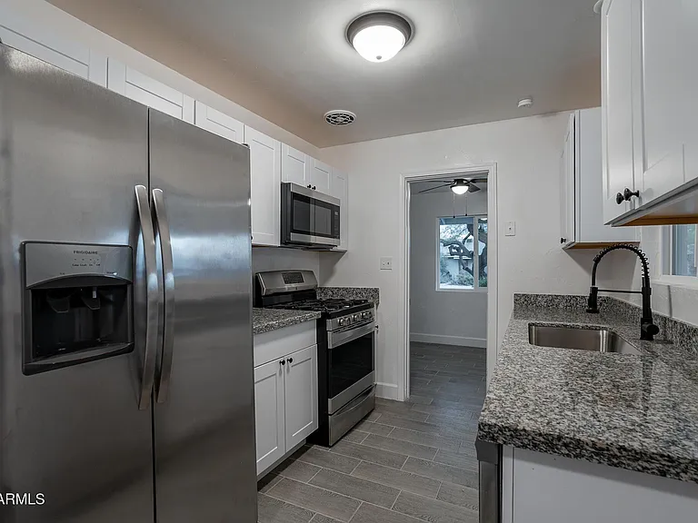 536 W 18th St — Photo 20