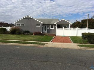 421 Briarwood Rd, Massapequa, NY 11758