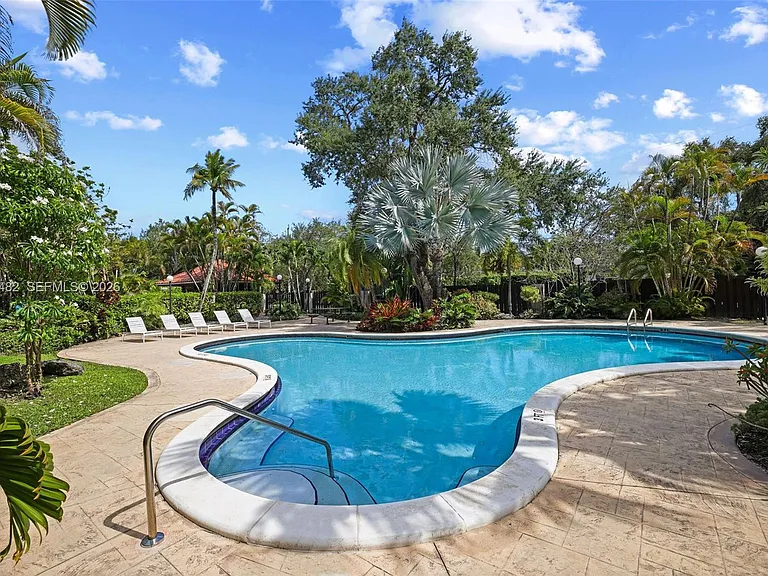 6886 N Kendall Dr #D202 — Photo 19