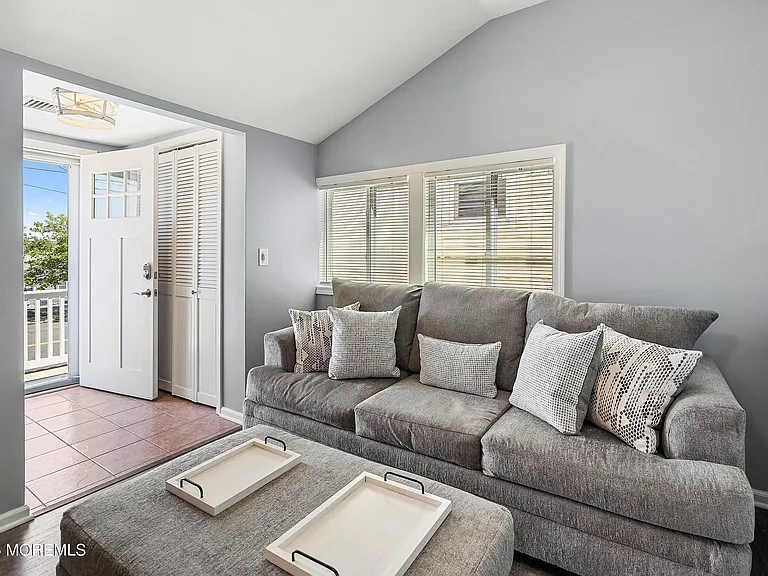 309 Hiering Ave #A — Photo 12