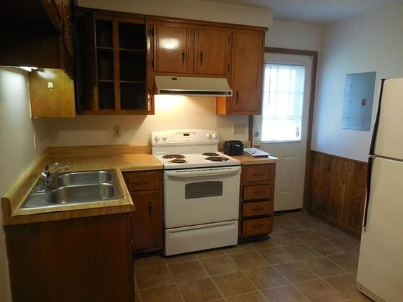 3rd image of 100 Northway Dr #105C