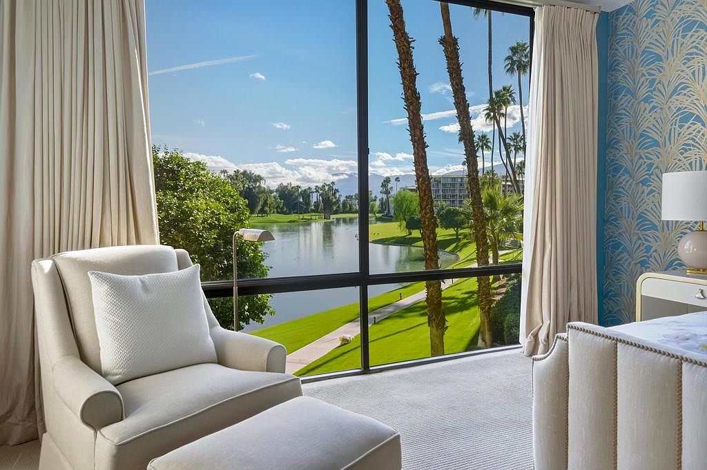 910 Island Dr APT 207