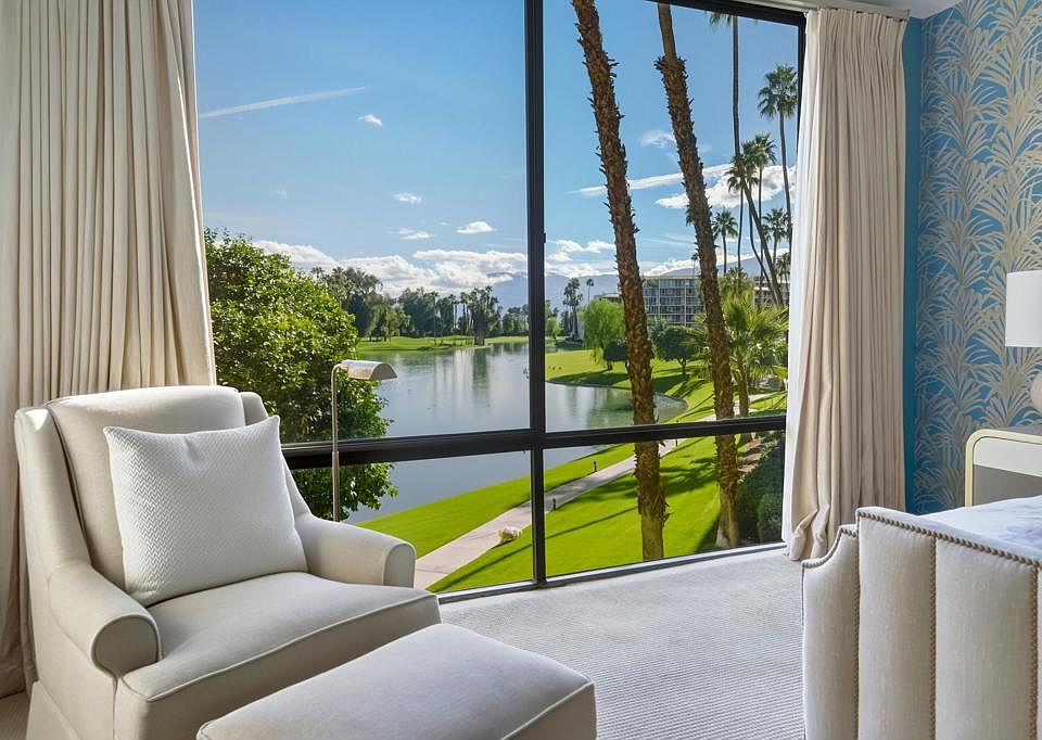 1st image of 910 Island Dr APT 207