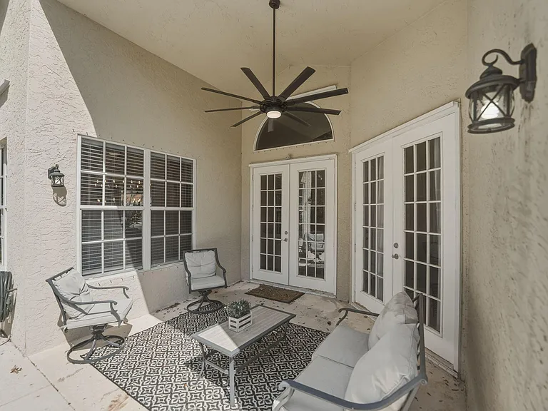 609 SW Saint Thomas Cv — Photo 31