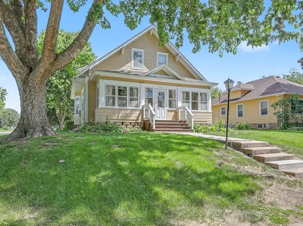 1014 Franklin St, Pella, IA 50219