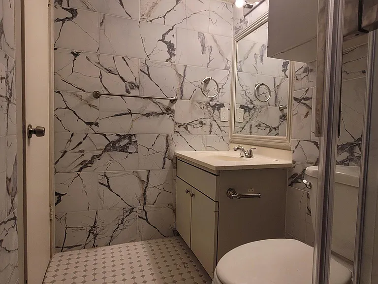 2501 E 10th St #1 — Photo 11