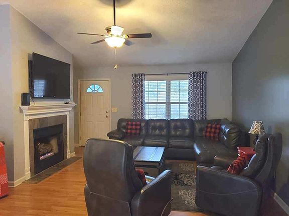 4th image of 165 Southridge Cir