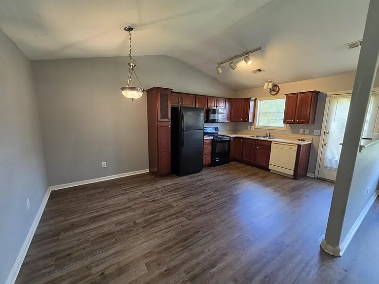 141 McConnells Trce — Photo 4