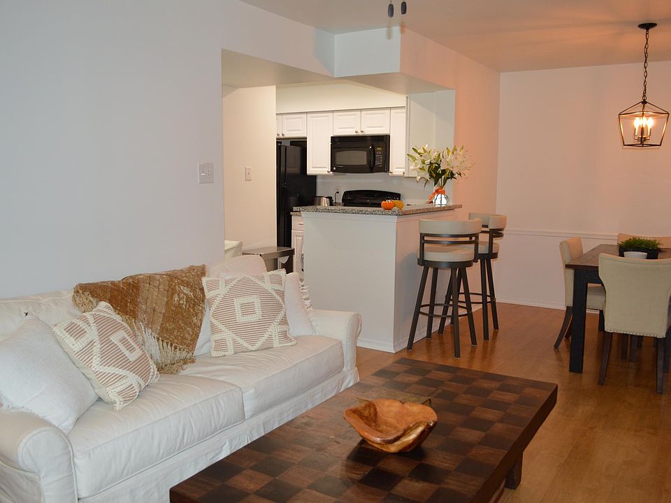 1st image of 3304 Wyndham Cres #137