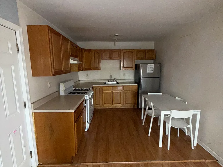 745 E Main St #4 — Photo 6