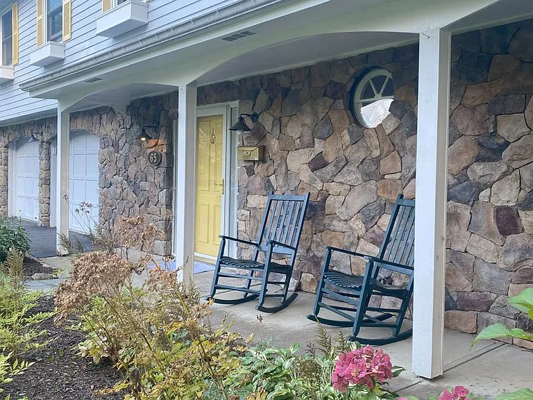 65 Leroi Dr — Photo 4