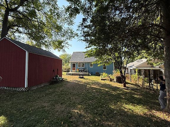 3rd image of 516 W Allen St