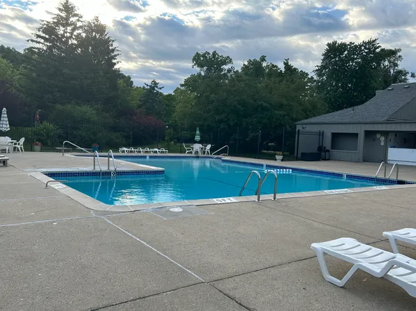 779 Watersedge Dr, Ann Arbor, MI 48105