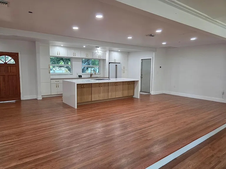 13040 N Miami Ave — Photo 1