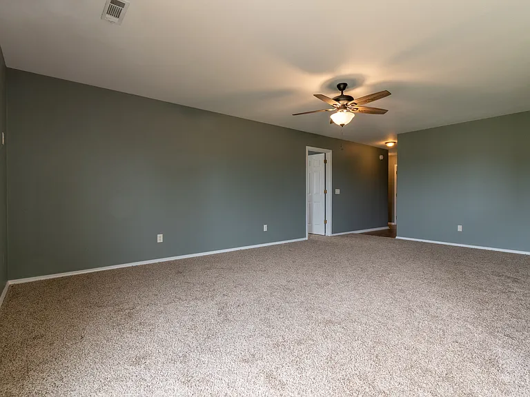 1040 Josie Kate Ln — Photo 16