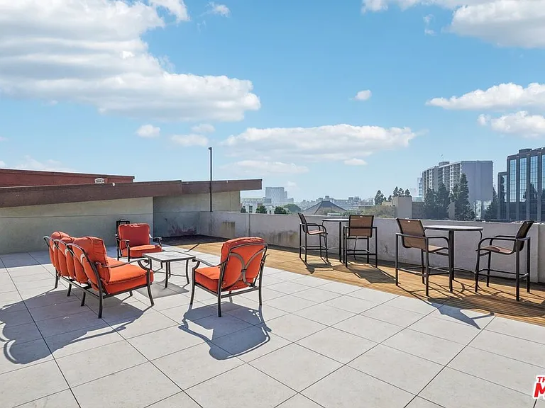 100 S Alameda St #115 — Photo 28