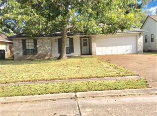 114 Beechwood St, Lake Jackson, TX 77566