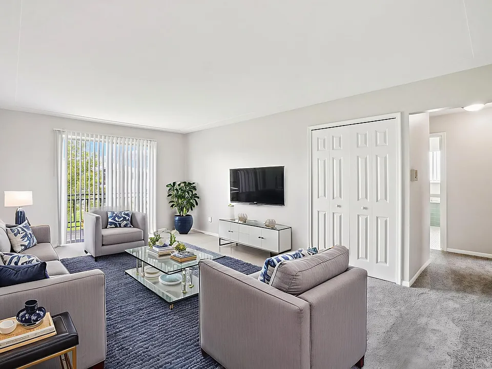 Rivercrest Apartments