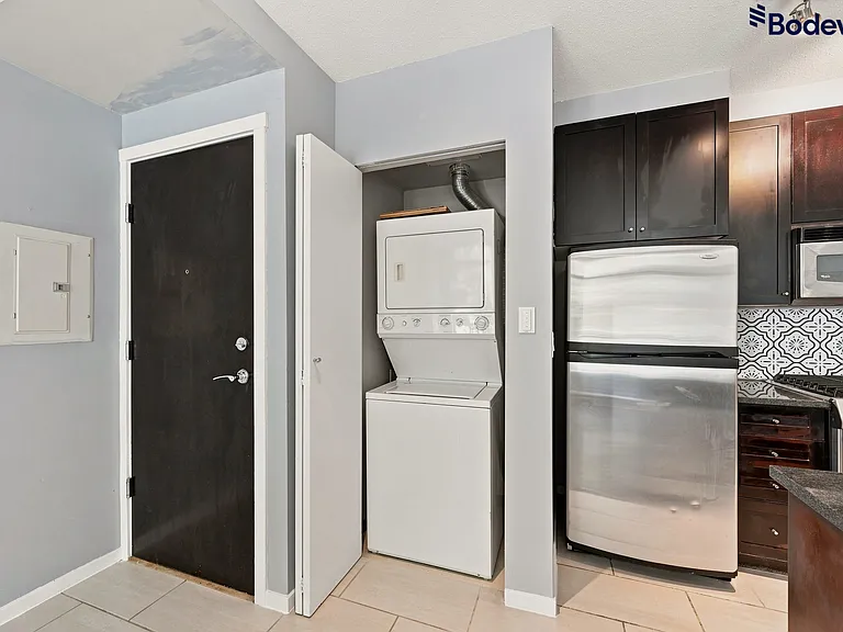 1001 Homer St #301 — Photo 7