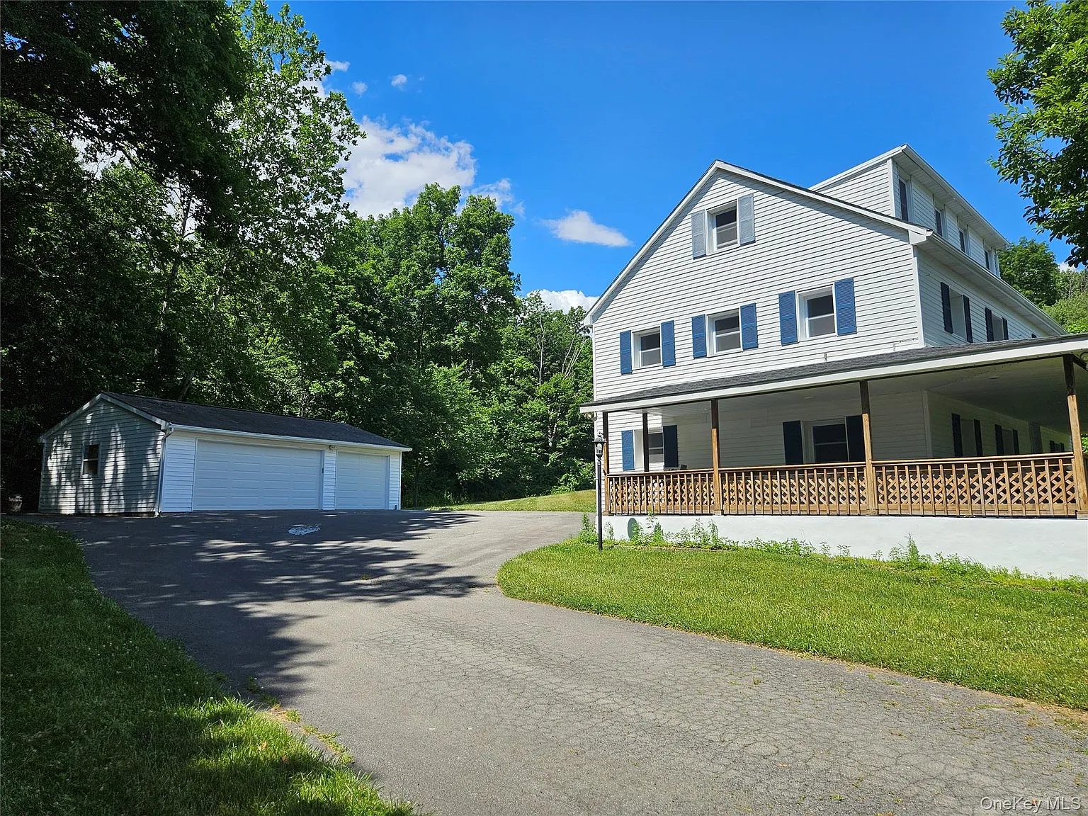 4 bed, 2.5 bath, 2620 sqft, $3,800 — Photo 2