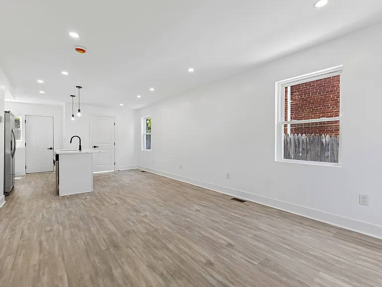 4627 H St SE — Photo 13