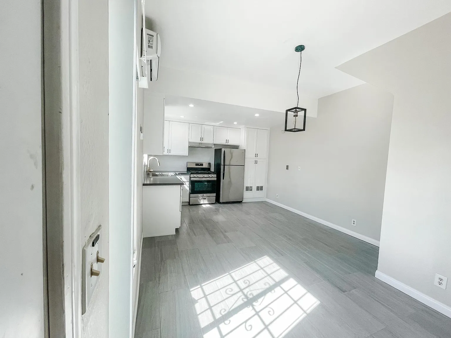 2 bed, 700 sqft, $2,475 — Photo 3